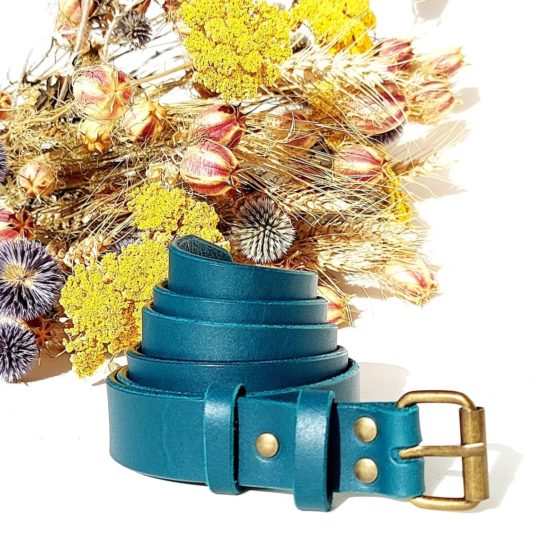 ceinture artisanale en cuir bleu canard