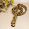 ceinture maillons souple en cuir beige enroulée