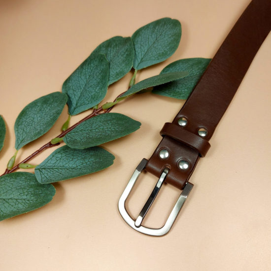 ceinture artisanale en cuir marron à tannage végétal