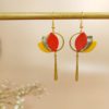 Boucles d'oreilles pendantes en cuir jaune orangé doré forme lotus