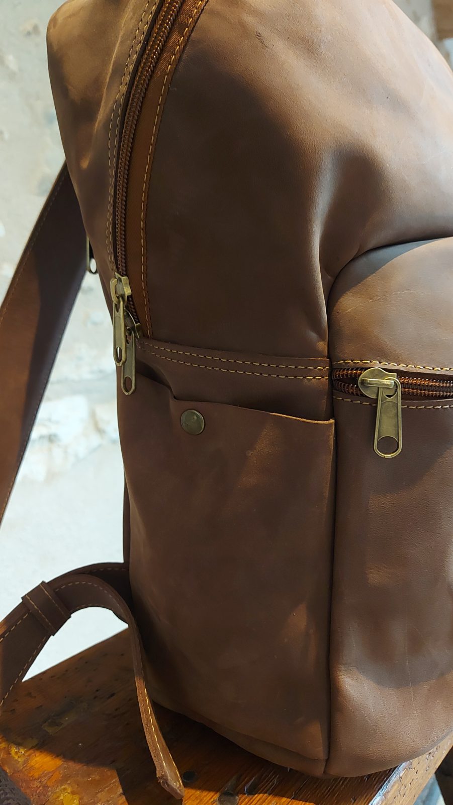 Sac ?� dos en cuir marron, compartiment?� - Les Heures du Cuir