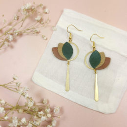 boucles d'oreilles upcyclées pendantes en cuir vert et bronze