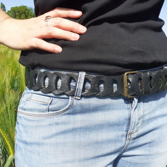 Ceinture large maillons noirs en cuir