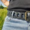 Ceinture large maillons noirs en cuir