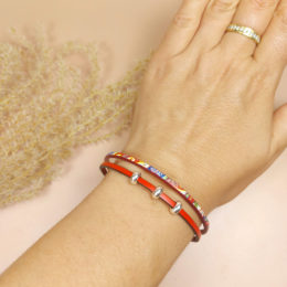 Bracelet ajustable en cuir rouge et imprimé