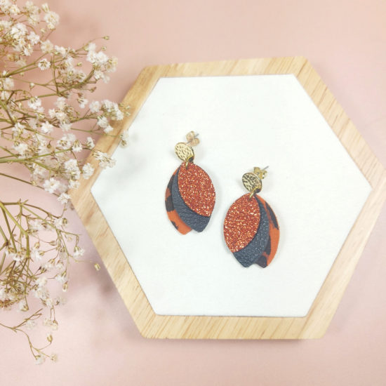 Boucles d'oreilles cuir paillettes léopard orange