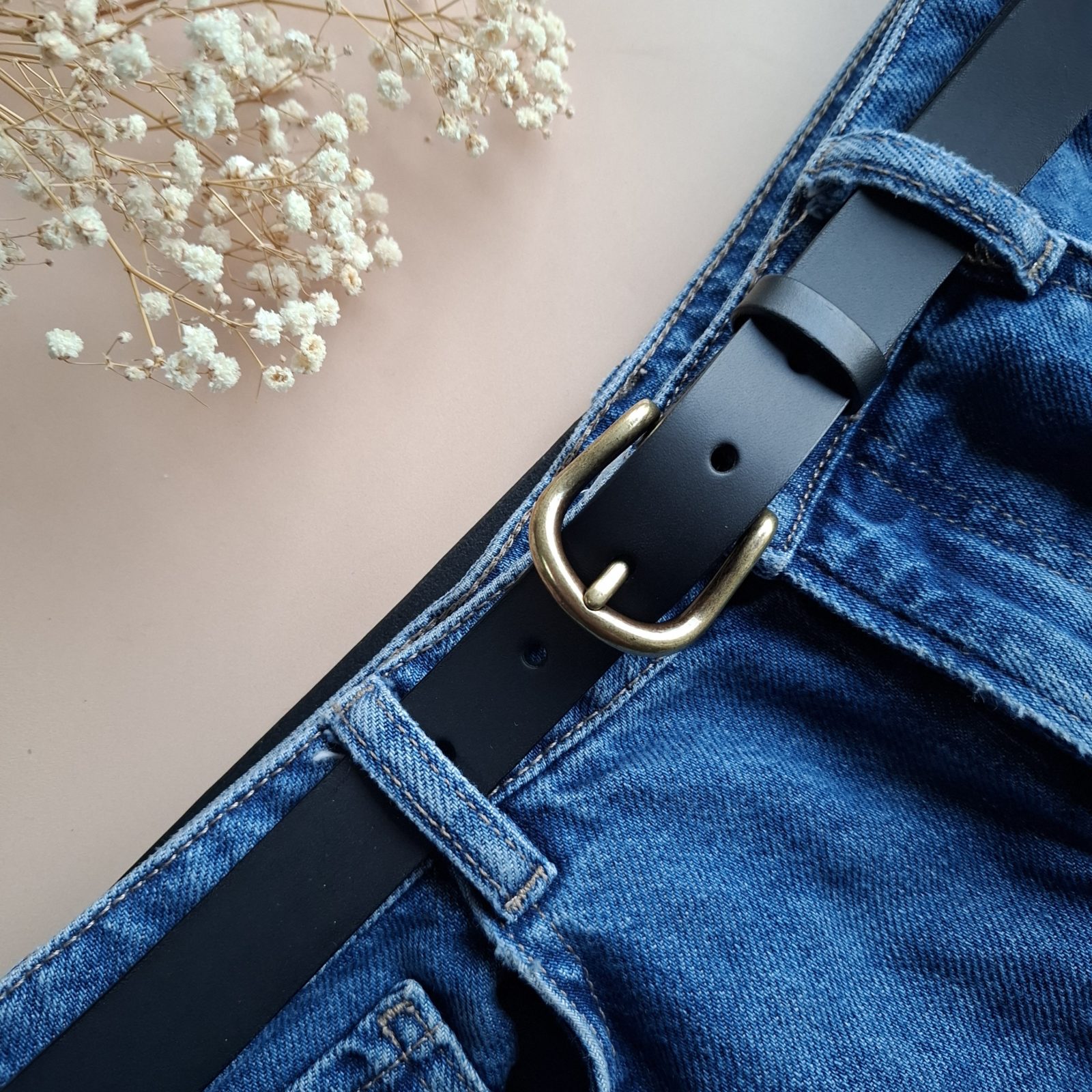 Ceinture artisanale noire en cuir boucle laiton