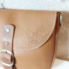 sac artisanal en cuir camel