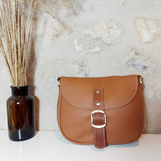 sac artisanal en cuir camel