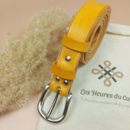 ceinture cuir jaune artisanale boucle arrondie argentée