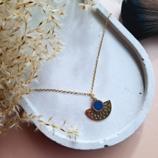 collier femme cuir bleu éventail