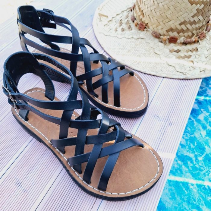 Sandales noires en cuir à brides