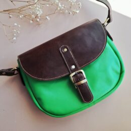sac à main artisanal cuir vert rabat marron