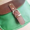 Sac vert et marron en cuir