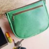 Sac vert et marron en cuir