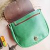 Sac vert et marron en cuir