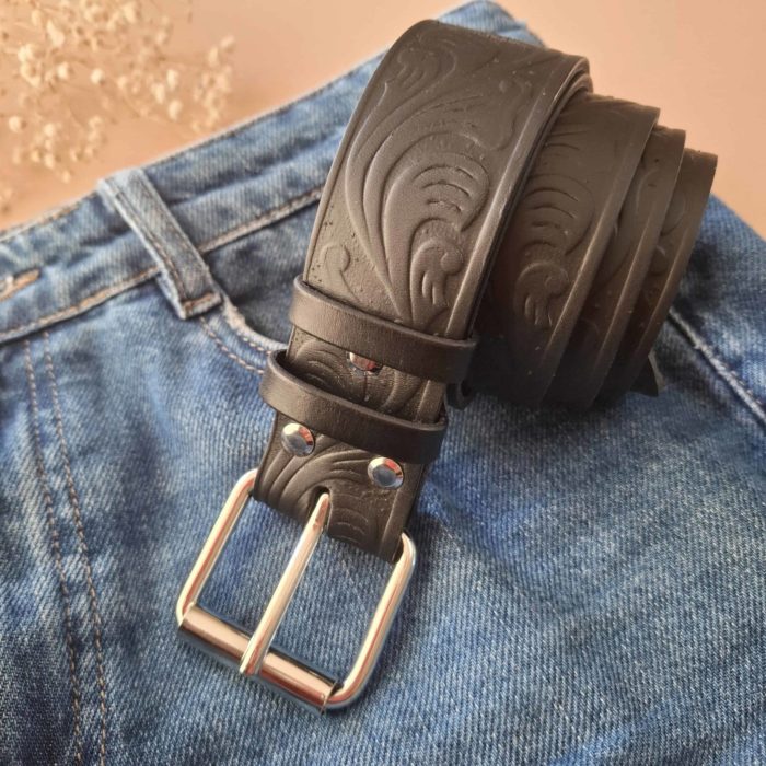 ceinture large noire cuir embossé