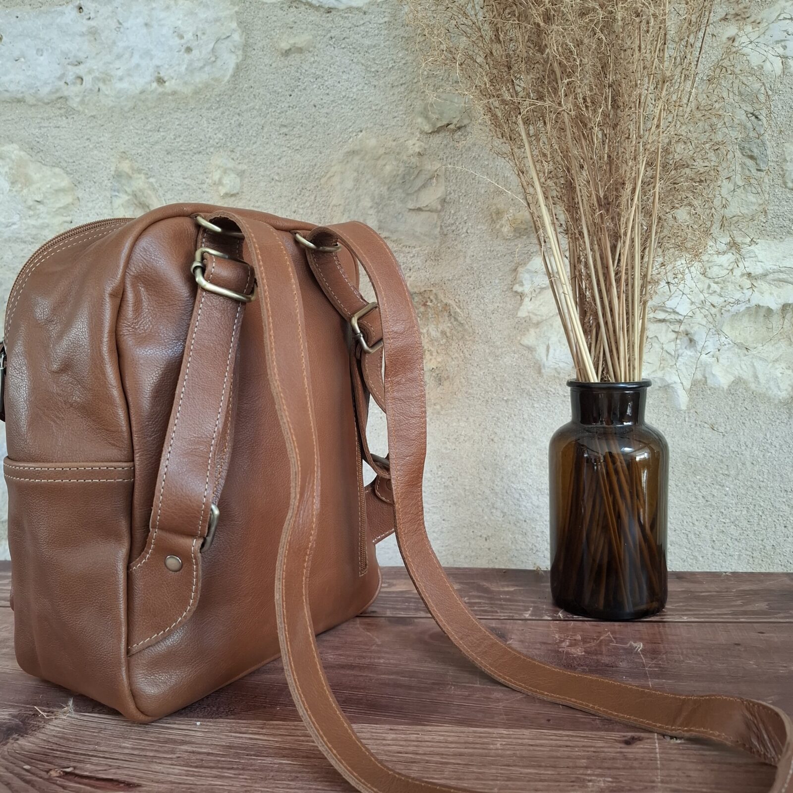 petit sac à dos convertible bandoulière en cuir marron clair convertible