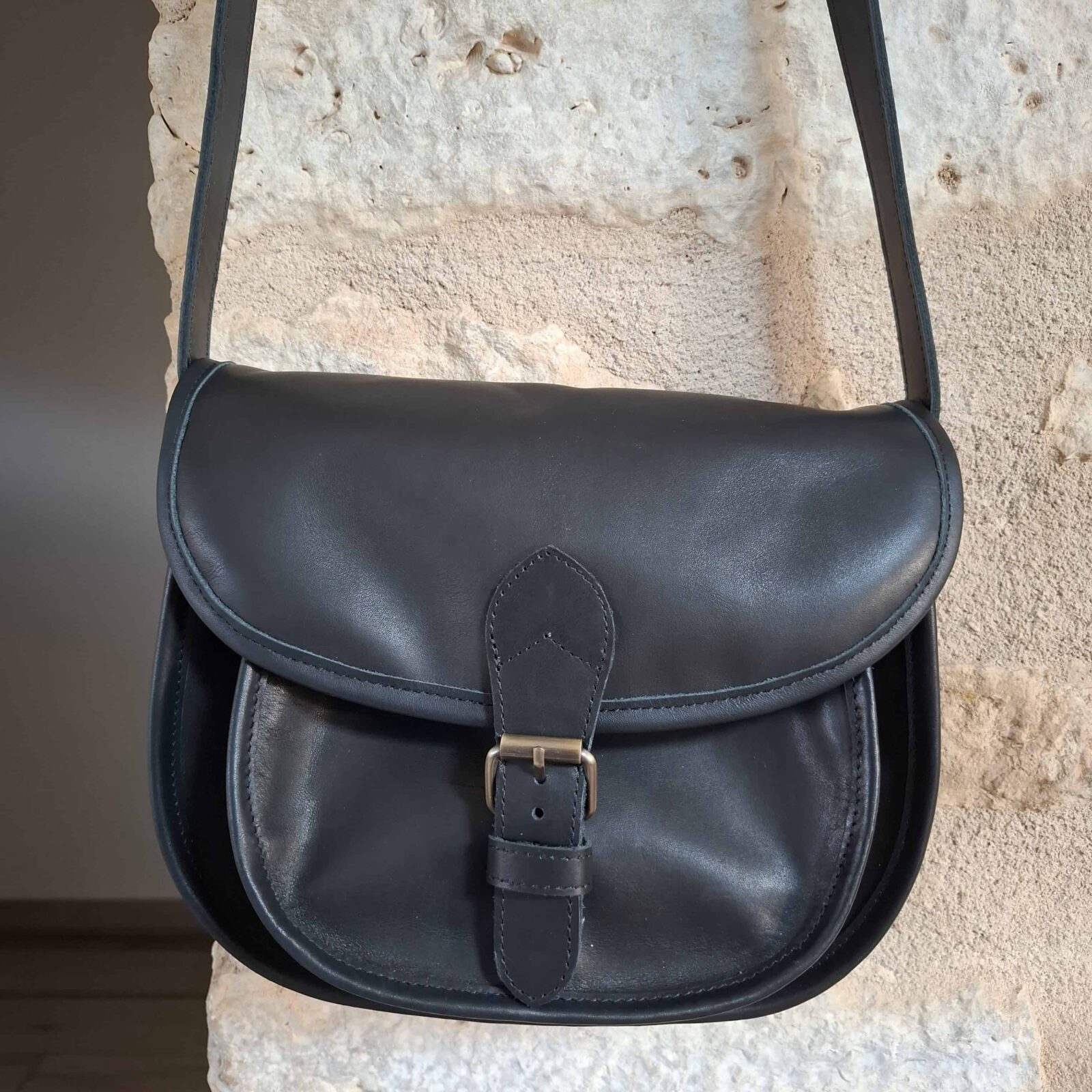 sac besace noir en cuir