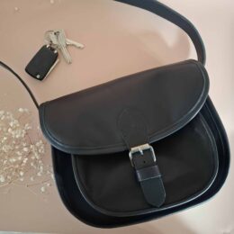 sac besace noir en cuir