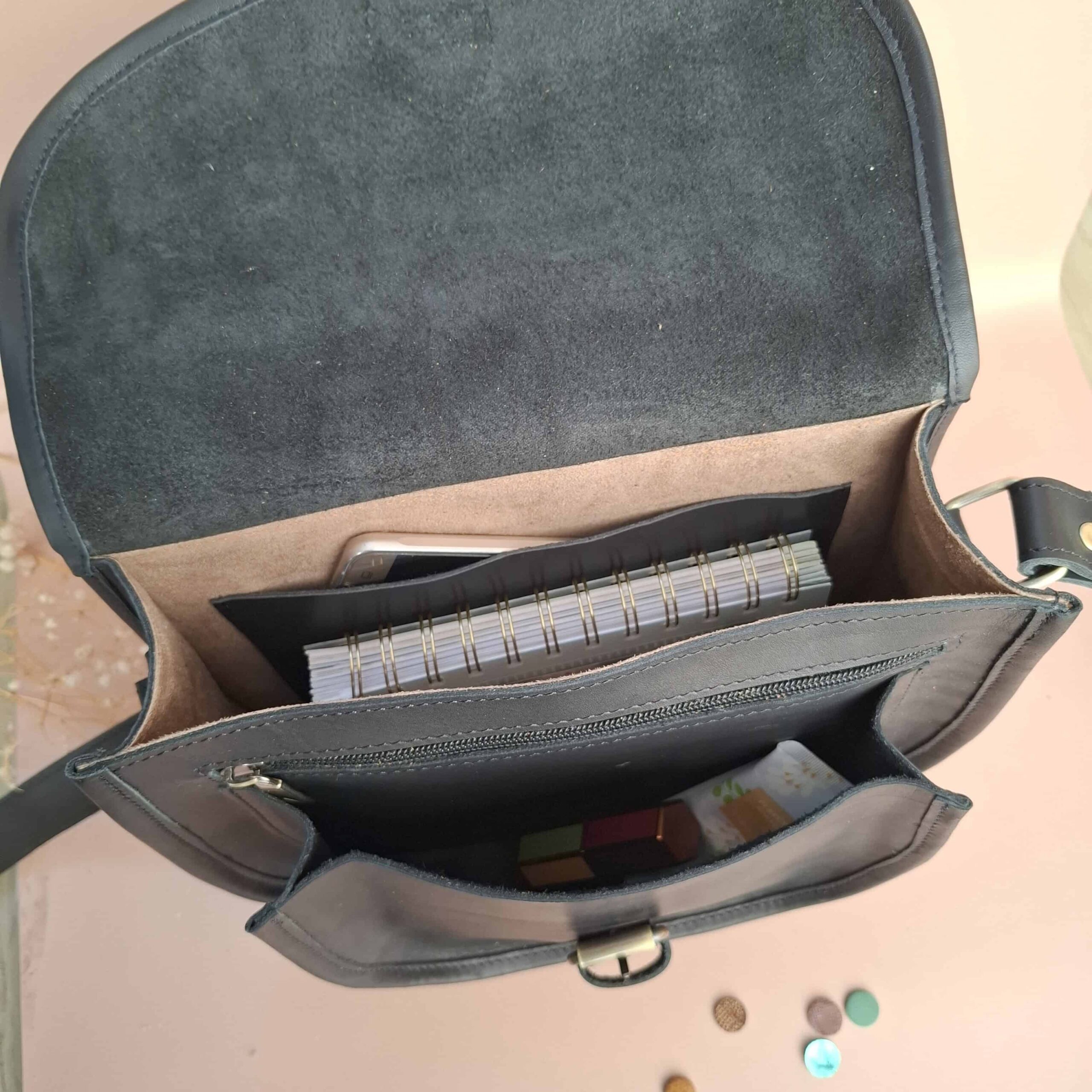 sac besace noir en cuir