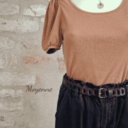 Ceinture tressée en cuir enfilée sur pantalon, largeur intermédiaire