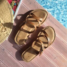 Paire de mules en cuir camel Célia avec brides fines croisées